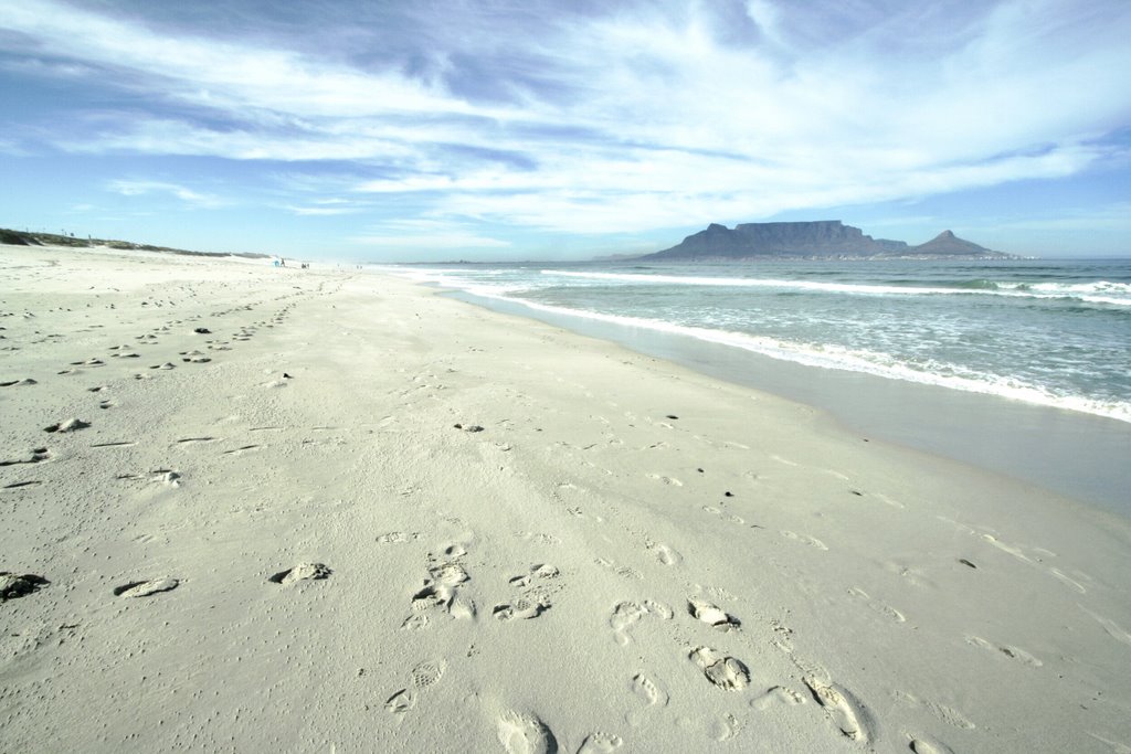 Table Mountain from Bloubergstrand by JJPavlicek