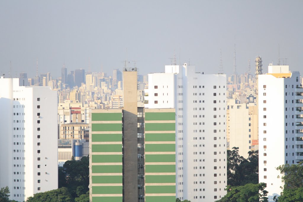 Vista de São Paulo do Bairro de Santo Amaro no 16º andar by Todo Poderoso