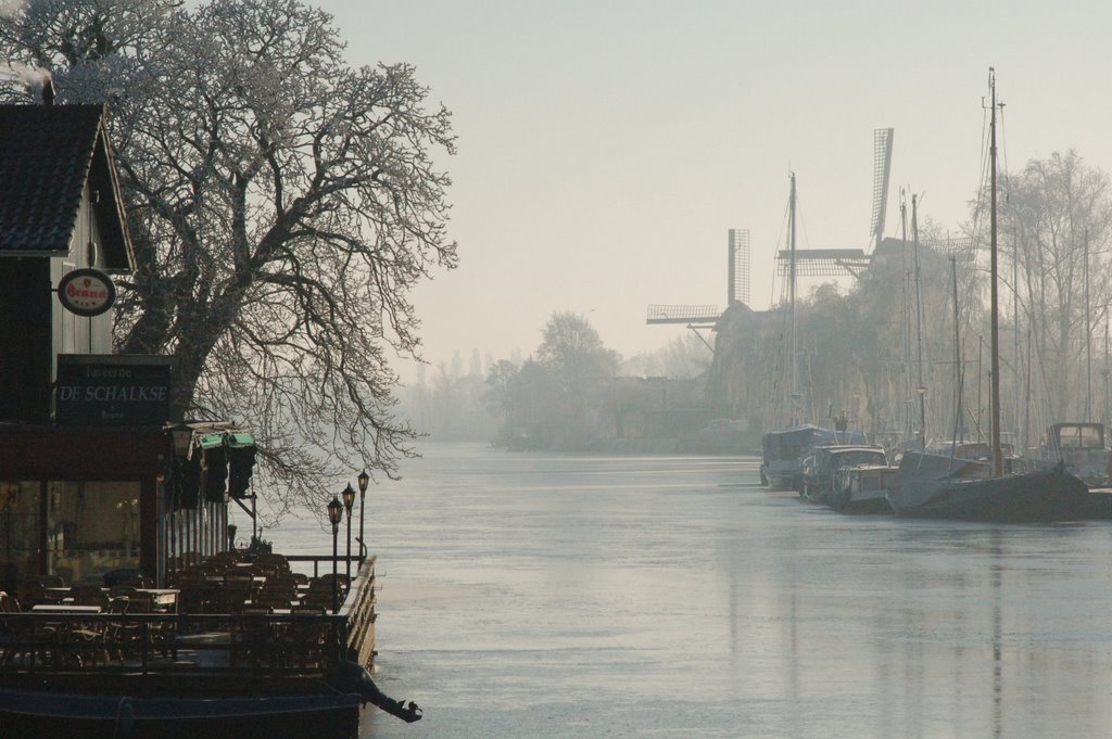 Weesp windmills 'Eendragt' (1691) and 'De Vriendschap' (1900) by Onno Kaldenberg