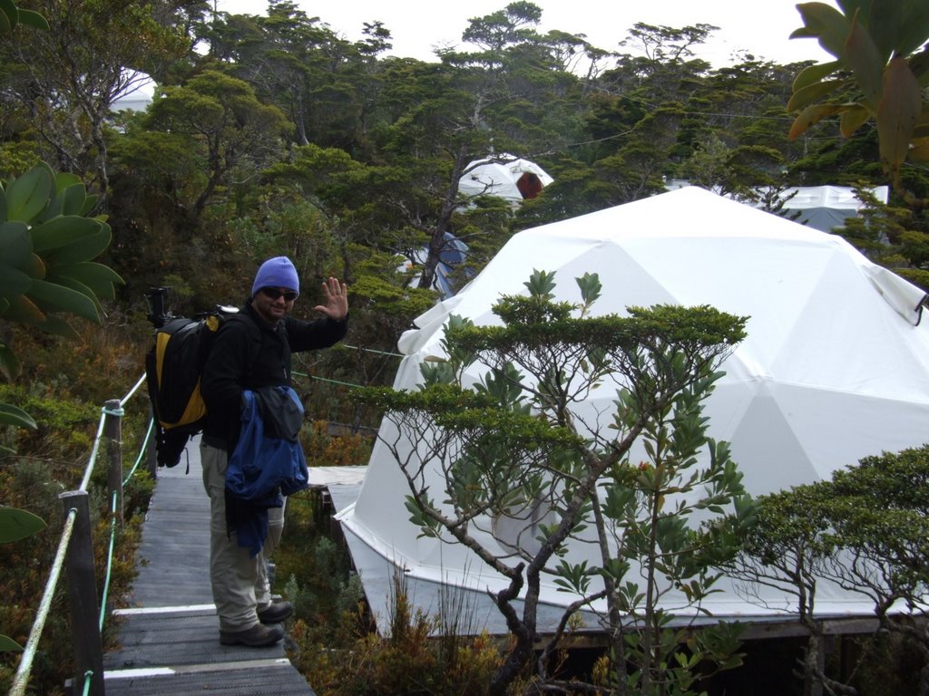 Campamento de Domos, Isla Carlos III, Estrecho de Magallanes, Chile. by jporduna