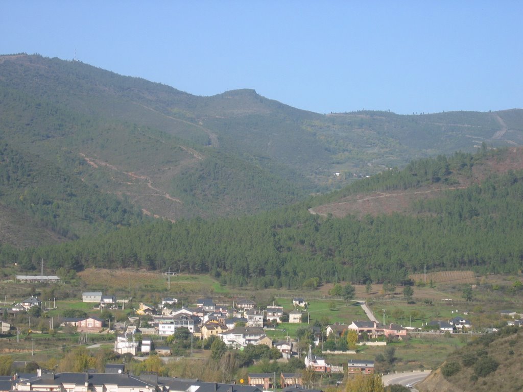 VISTA DE QUEREÑO (Ourense) by Sandra_Quereño