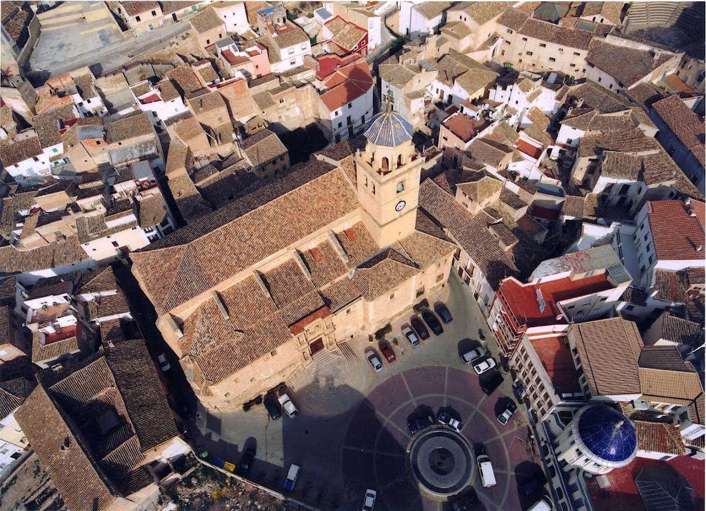 Vista aérea de la iglesia arciprestral de Nª Sª de la Asunción. Hellín. by Antonio Callejas Gallar