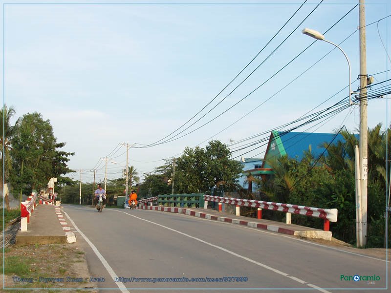 Cầu - Huyện Thanh - Bridge by Vietnam - Paracels