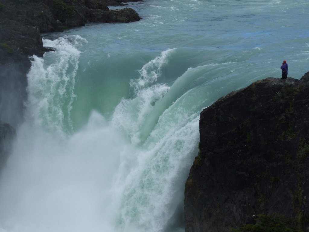 Salto Grande, Parque Nacional Torres del Paine, Chile. by jporduna