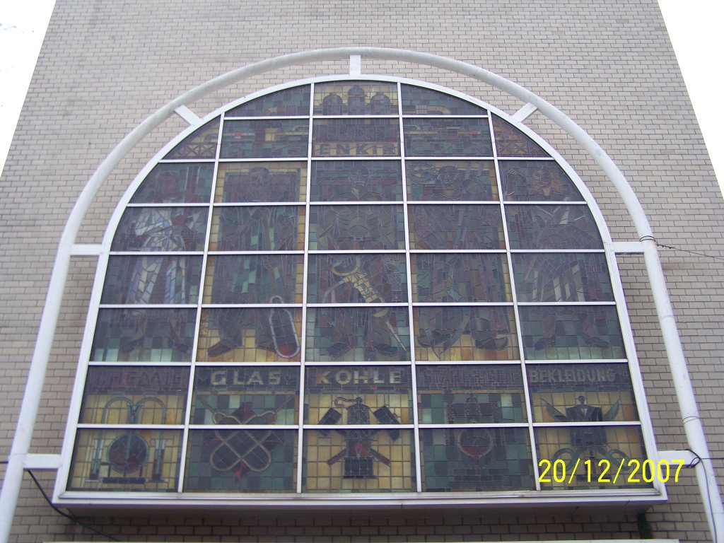 Das berühmte alte Mosaikfenster aus dem alten Hauptbahnhofsgebäude Gelsenkirchen by Parzifal