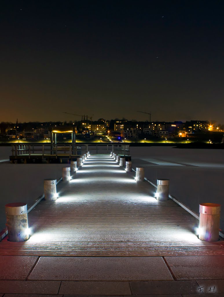 Der Steg am Phoenixsee Dortmund by Frank Heldt