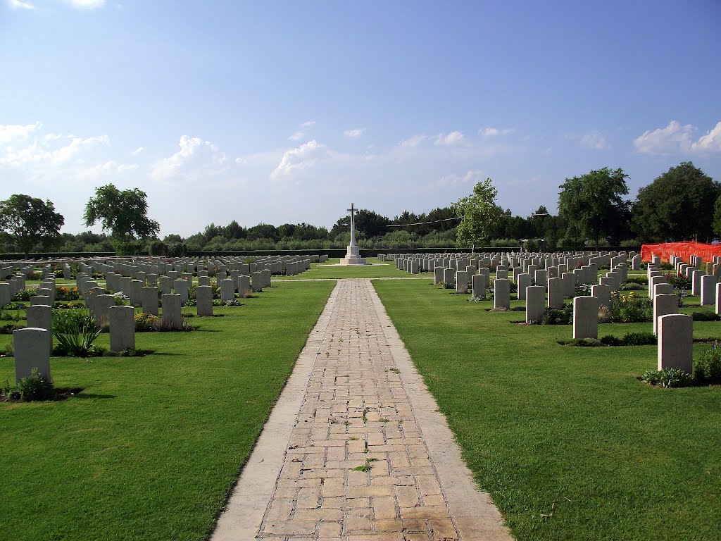 Moro River Canadian War Cemetery by jack72