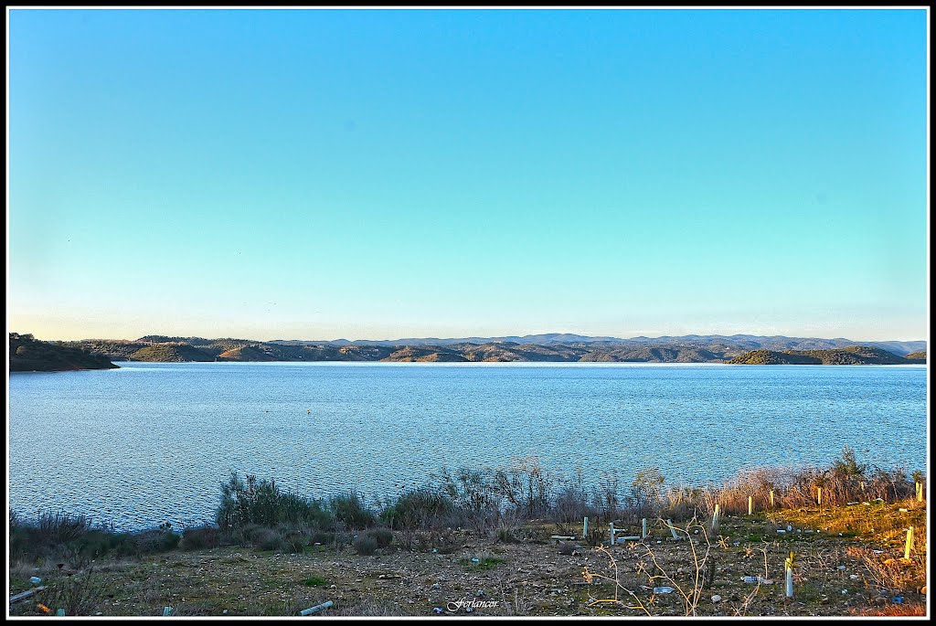 Pantano de la Breña dos. 823 Hm3 de capacidad . La presa de gravedad mayor de Europa ( 119 metros de alto y 685 m de largo) (f).Dedicado a Dani Barrios. Swamp of Brena two. 823 Hm3 capacity. The gravity dam largest in Europe (119 meters high and 685 m long) (f). Dedicated to Dani Barrios by Ferlancor Pano Yes