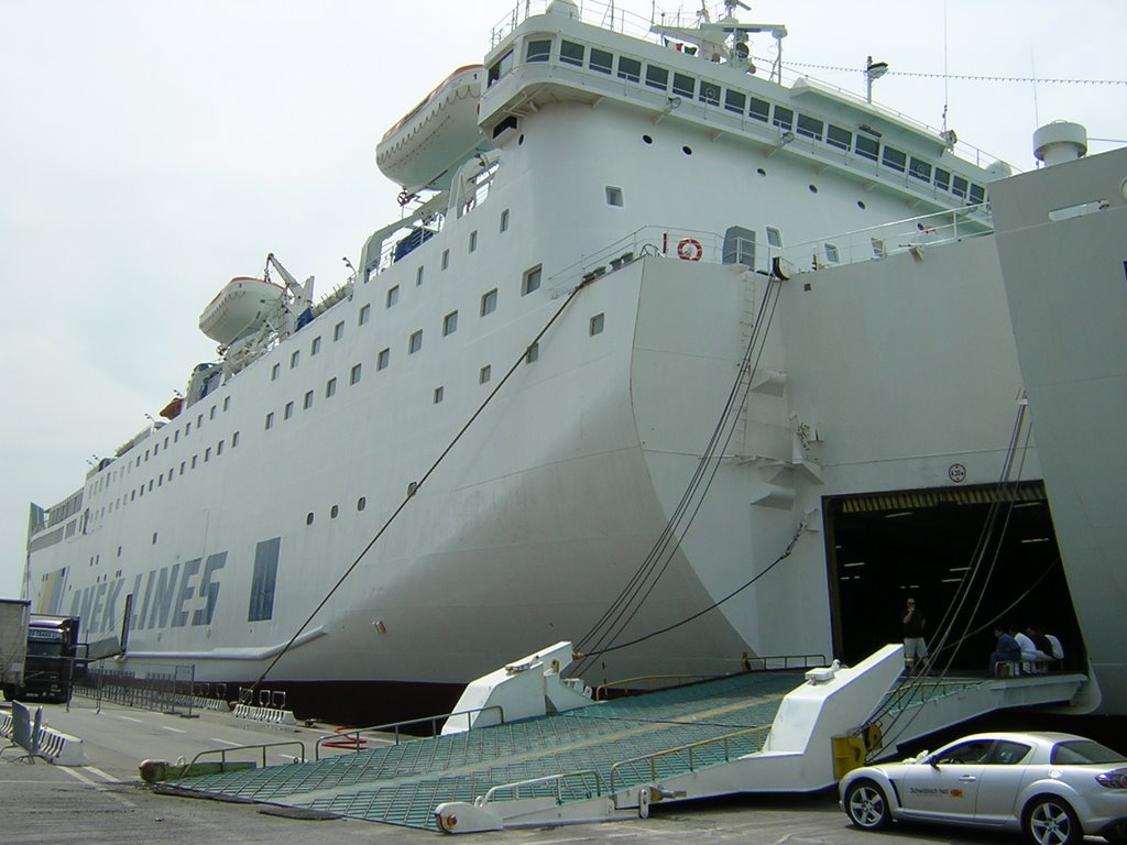 Port of Venice (Italy), summer 2006 by rdaniel