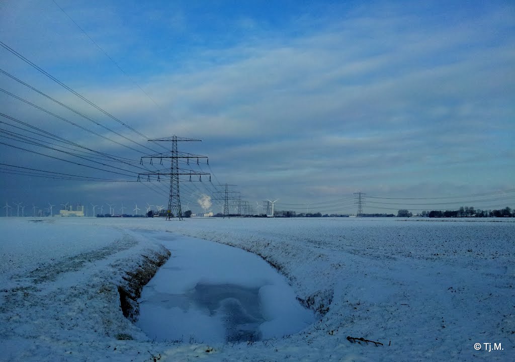 Het puft rookt stampt en kookt aan de einder! (Eemshaven gebied) by Tjeert.Mensinga ©