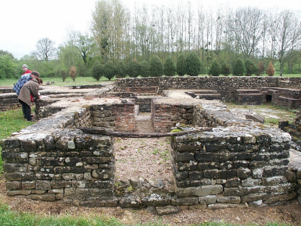 Les Fontaines Salées-Les thermes by Laurent Guyard