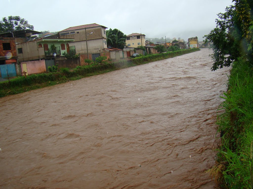 Rio em Mariana-MG by jaironunes