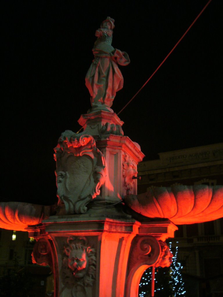 Fontana di Piazza Duomo a Natale by Enrico Bocconi Azadi…