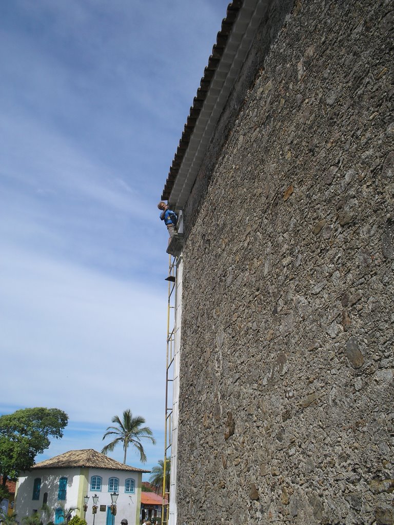 Beiras da Parede Lateral da Igreja (Parede feita de Seixos, Conchas e Oleo de Baleia) - Itanhaem - Brasil by Marcelo Parise Petaz…