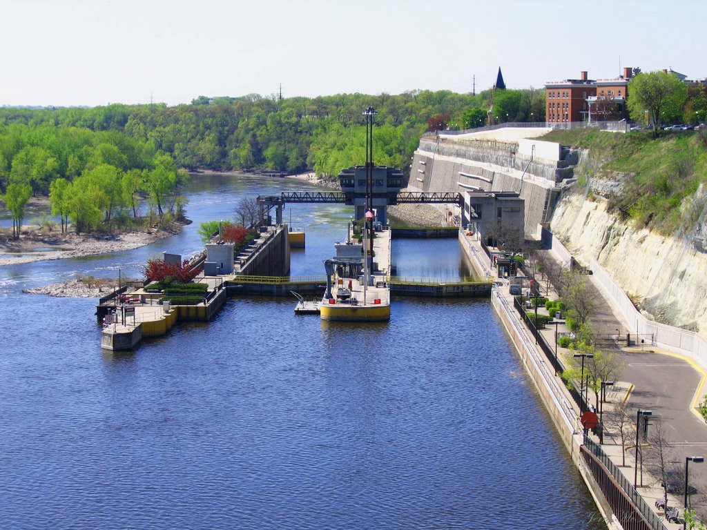 Lock and Dam #1 from Ford Parkway Bridge by Jerry McInnis