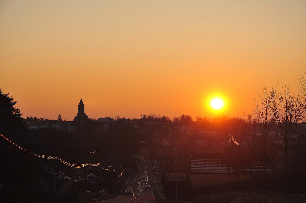 Saint Menoux Allier lever de soleil dans un matin d'hiver. by Gérard JOYON