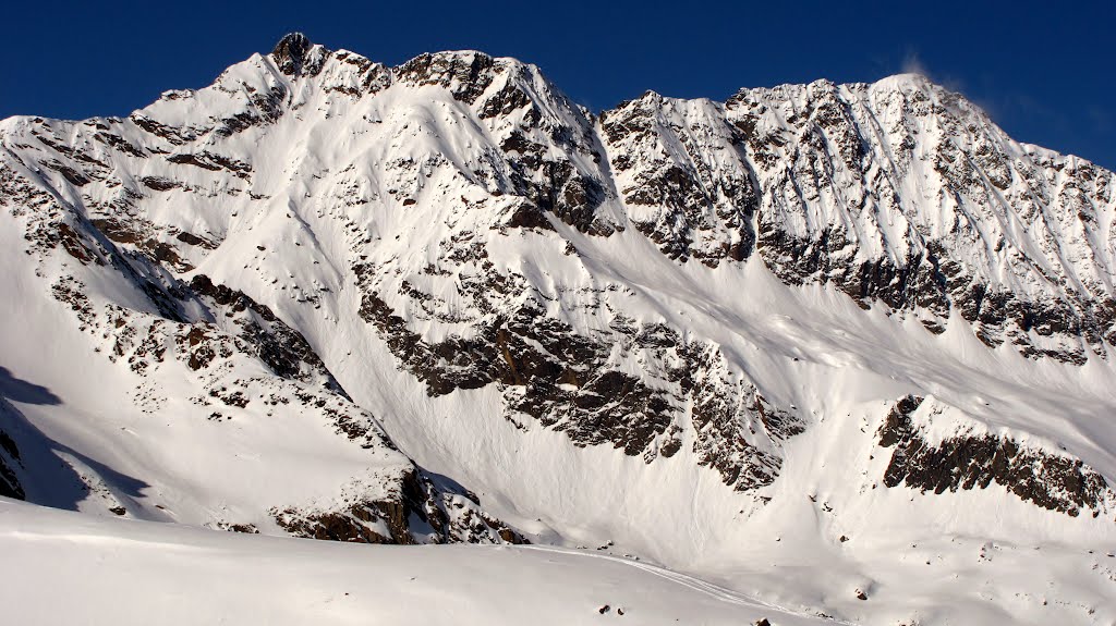 Beautiful hills of Stubai gletscher by Gajdusci