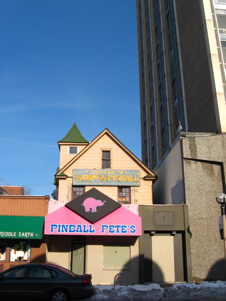 Old Pinball Pete's (burned, and now demolished) by Shaw Lacy