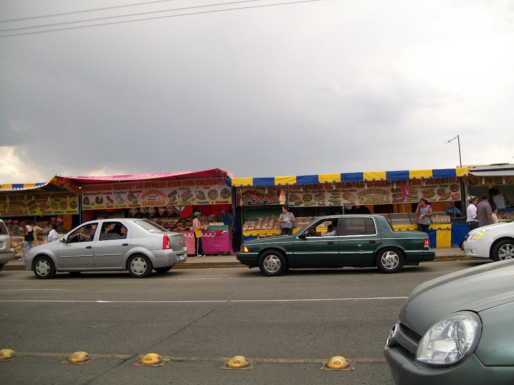 Pan de Huatzinco, Tlaxcala, desde la avenida by 51Pin