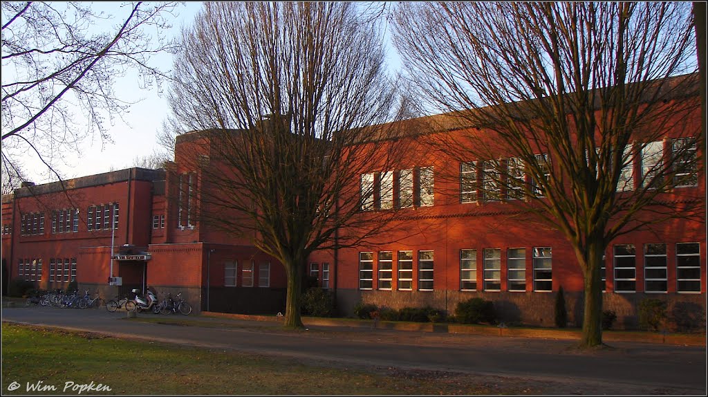 Amsterdamse school. Scholengemeenschap Ter Apel by Wim Popken