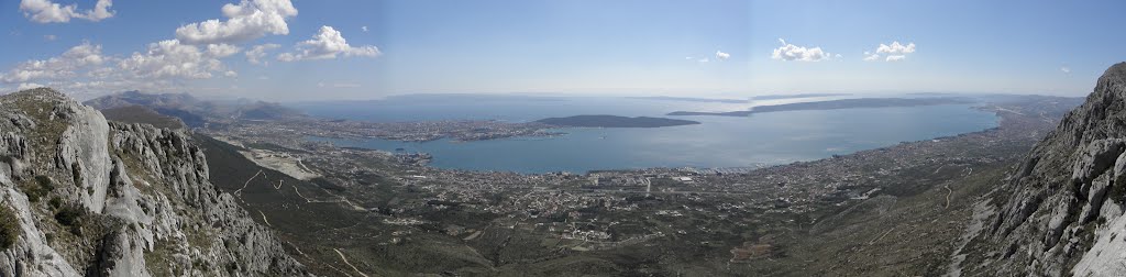 Kaštelanski zaljev by Jaksa Separovic