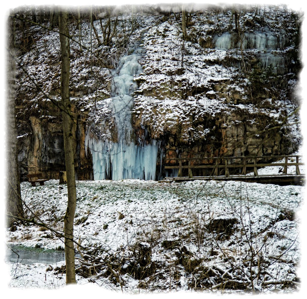 Cascades du Mullerthal figée par la glace, Luxembourg by dunham