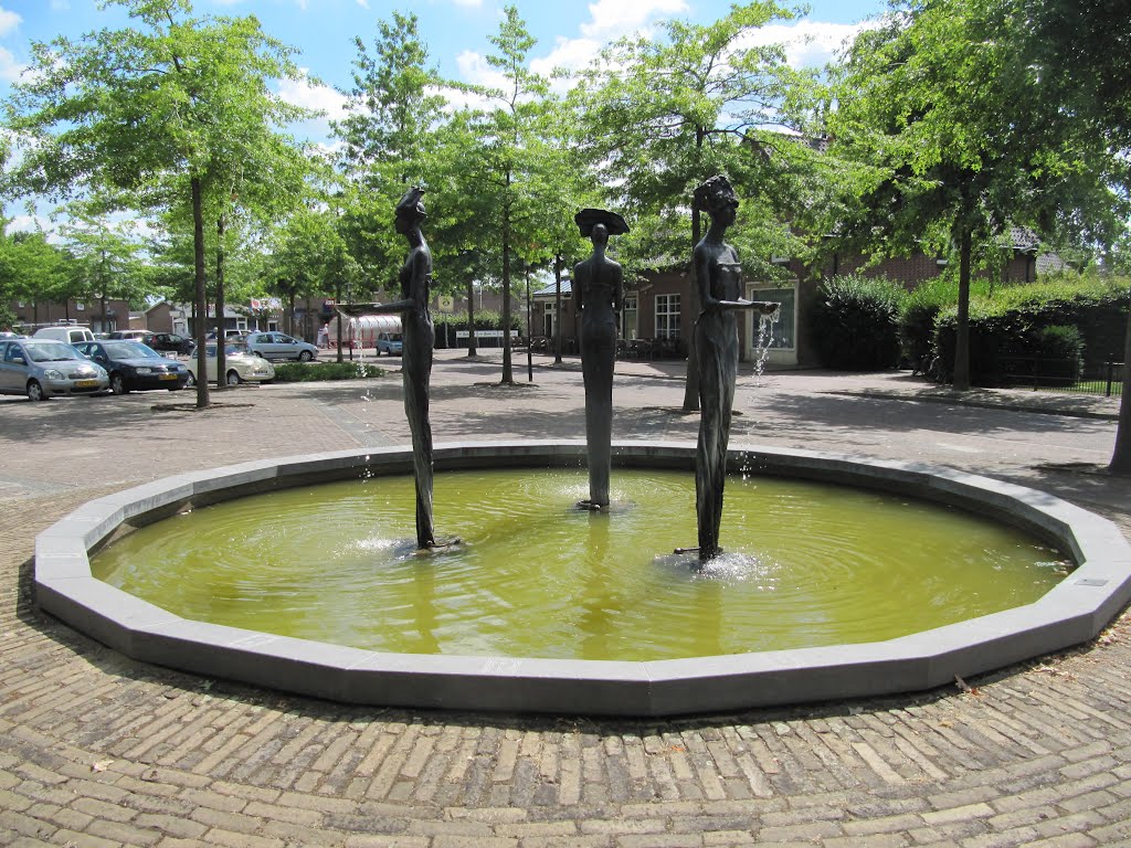 Fountain 'Vrouwen van de Bron' (Women of the Source) created by Karel Zijlstra at the Giesenplein by Willem Nabuurs