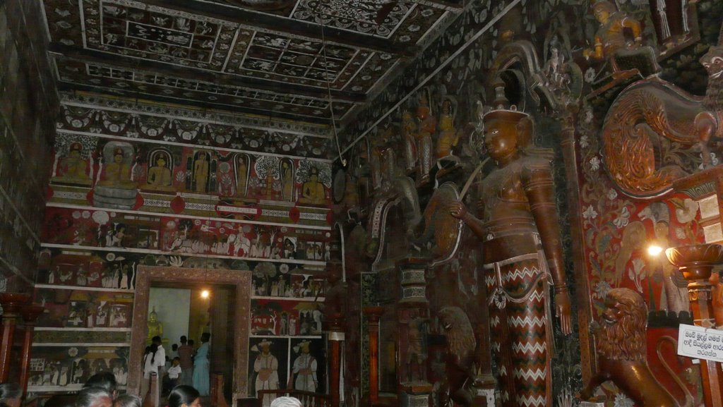 Paintings inside Temple Kelaniya by Wingmaker