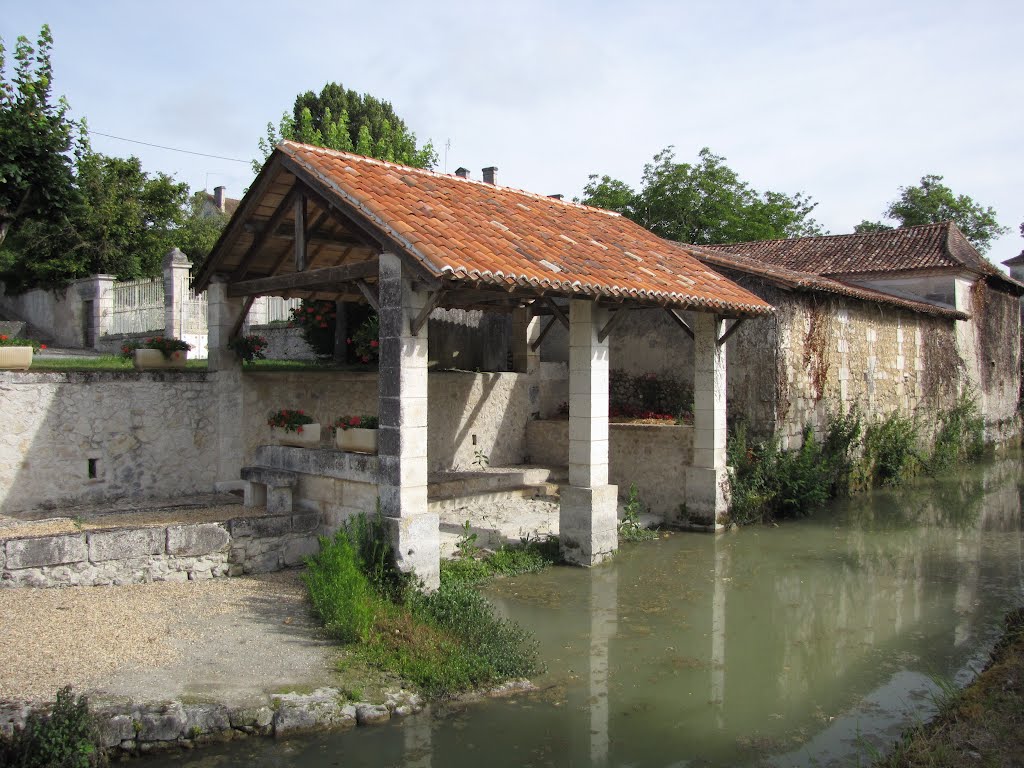 Lavoir à Celles - Dordogne by Max d'Arrieutort