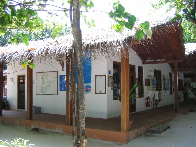 Diving School, Reethi Beach, Baa Atoll, Maldives / Malediven by www.malediven-bilder.de