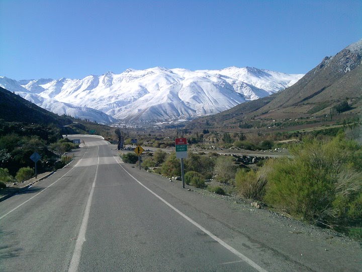 Vista de Cuncumén y Cordillera nevada en Invierno by ossandon_astorga@hotmail.com