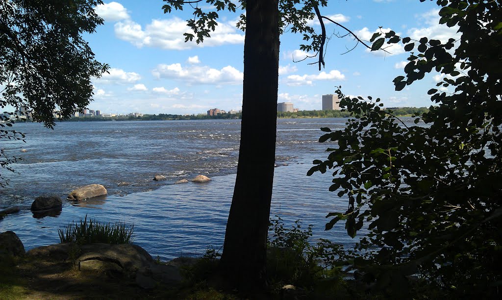 Ottawa River from Hull by bustemup