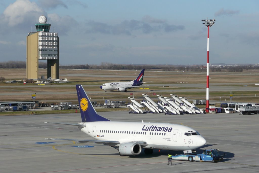 Budapest Airport (BUD) by v.laci