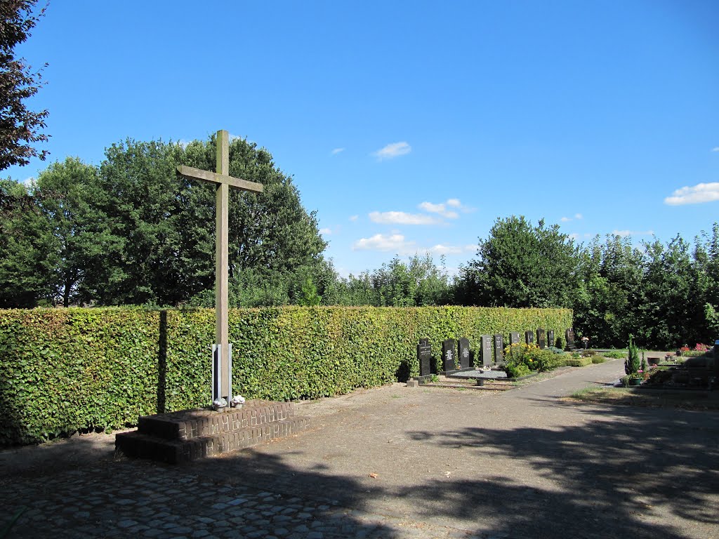 Cross at the cemetery at the Zichtstraat by Willem Nabuurs