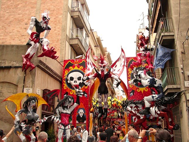 Fiesta Major de Gracia, Barcelona. by http://vladosisak.co…