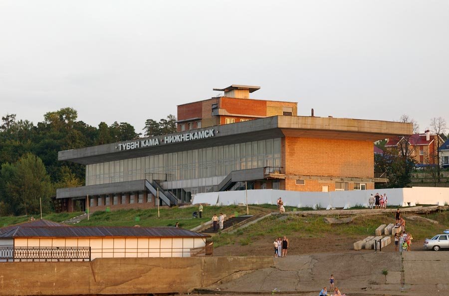 Здание речного вокзала Нижнекамска в посёлке Красный Ключ / Building of the river station Nizhnekamsk in the settlement Krasniy Kluch (Red Spring) (18/08/2007) by Dmitry A.Shchukin