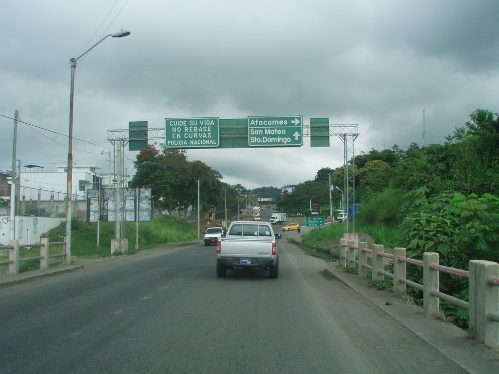 Puente sobre el rio Teaone, Esmeraldas - Ecuador by Diego Santander