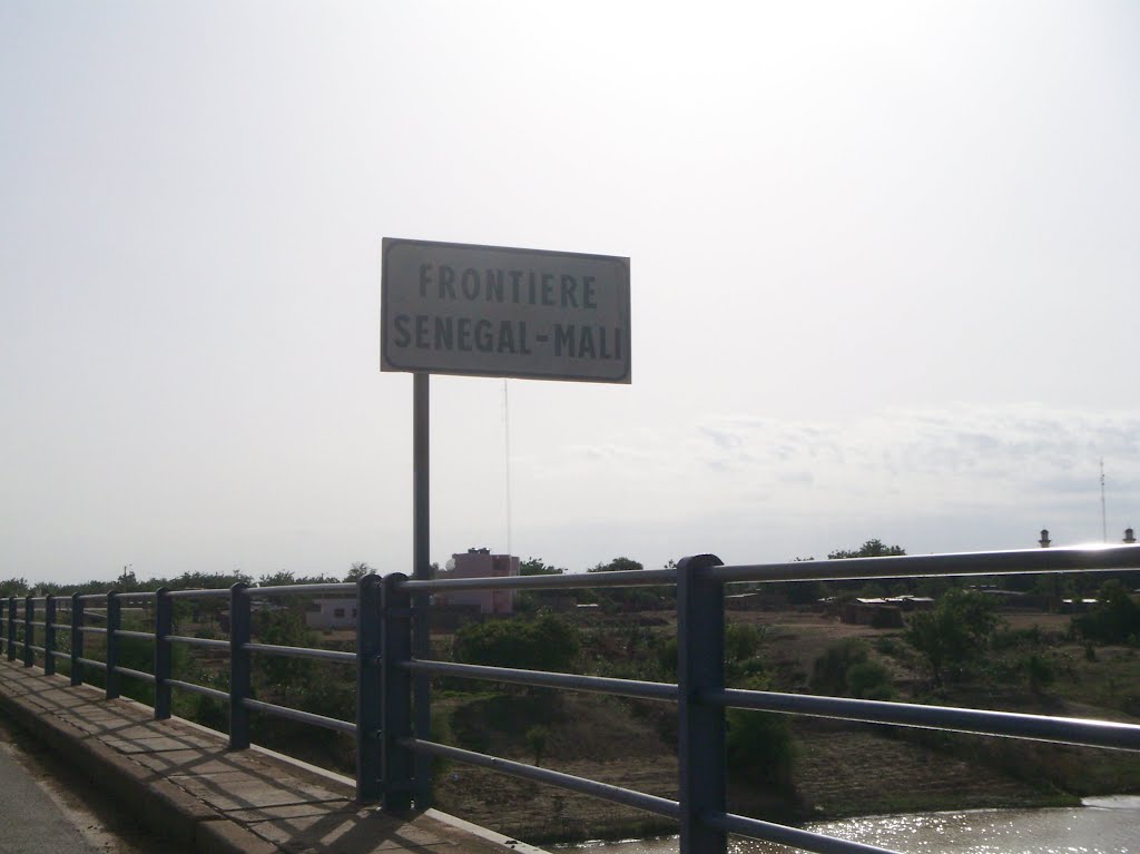 Mali - Senegal Border by justinsenter