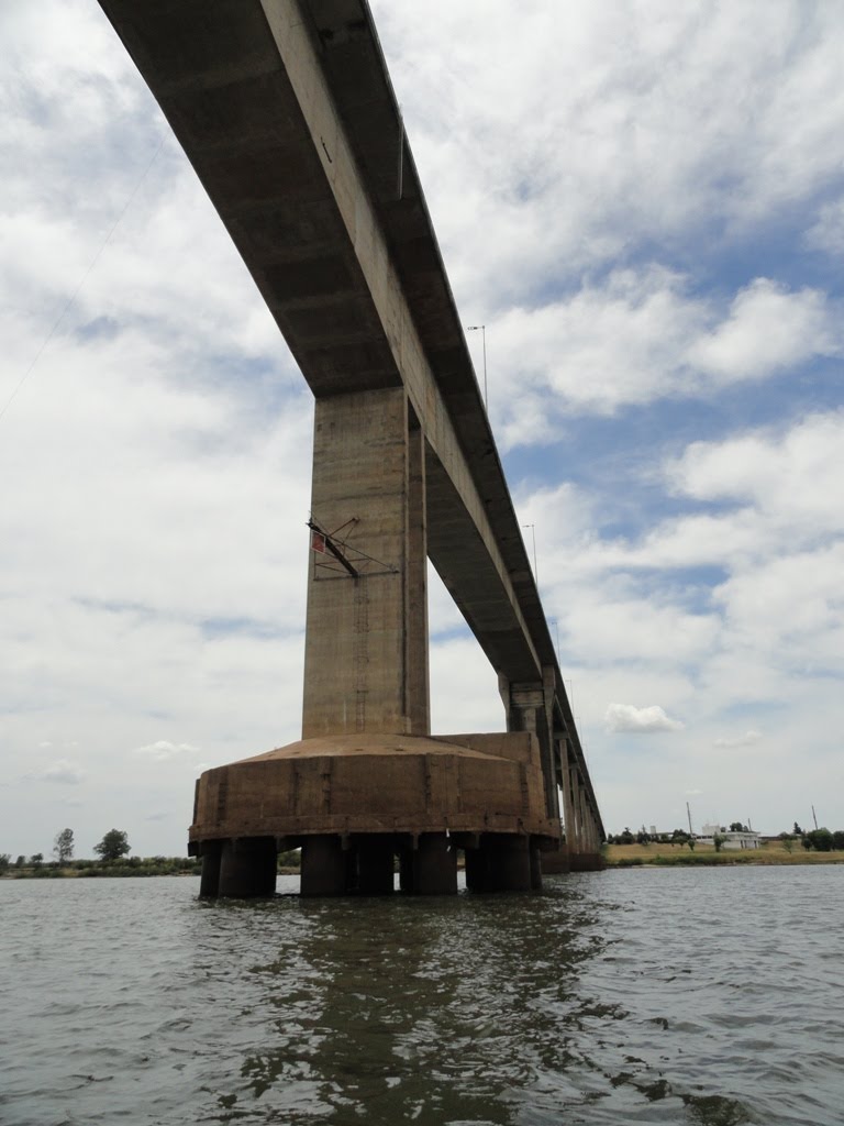 Puente desde abajo by [PaBLiTo]