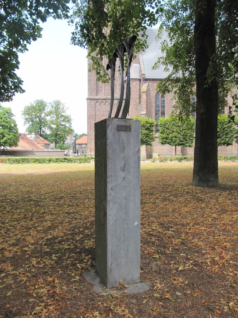 Sculpture 'Bewogen op weg' created by Renée van Leusden at the Brink by Willem Nabuurs