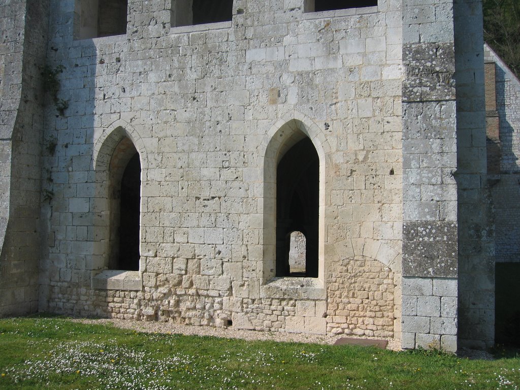 Abbaye de Fontaine-Guérard : south wall of dormitory and chapter-house by jan wikramaratna