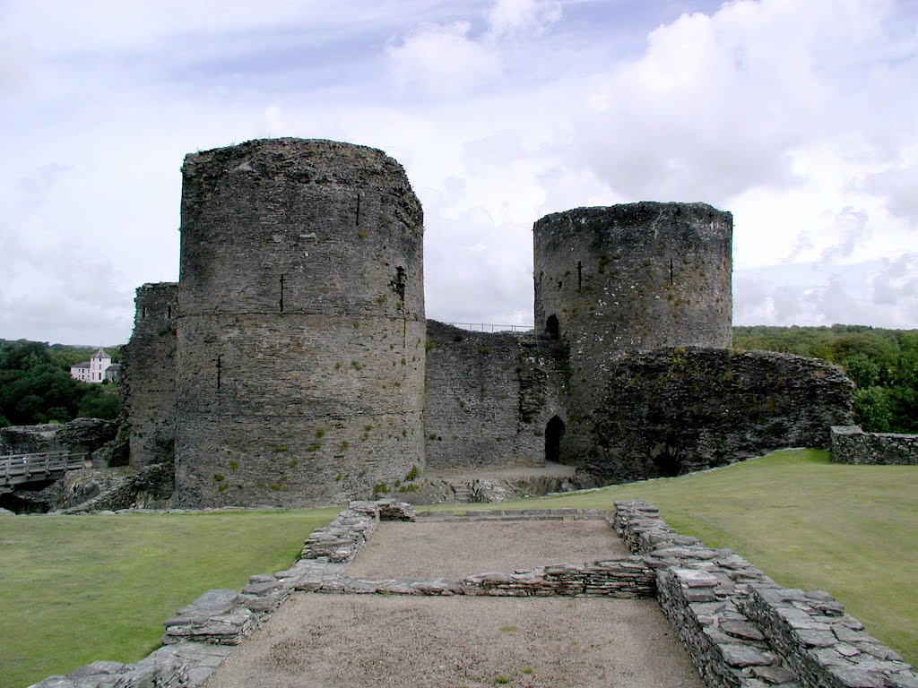 Cilgerran Castle by Malcolm Bott