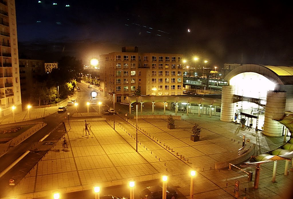 Square of Saint-Pierre-des-Corps Station 聖皮耶德寇車站廣場 by deekew