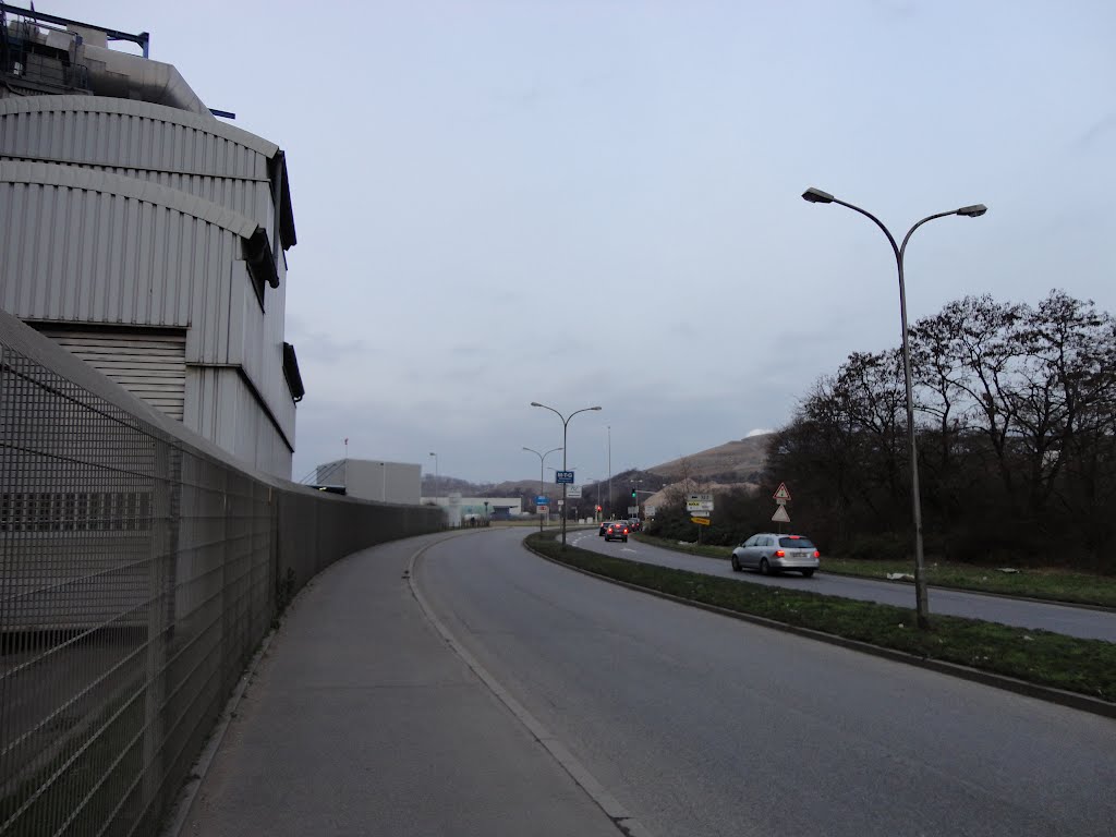 Diffene Strasse an der Müllverbrennung by MA-DK 8710