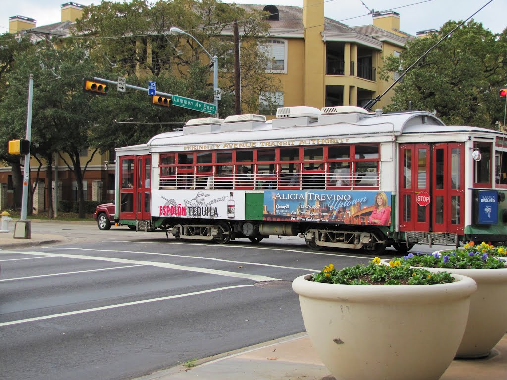 McKinney Ave Trolley at Lemmon Ave (West Village) by WOLFGANG DEMINO