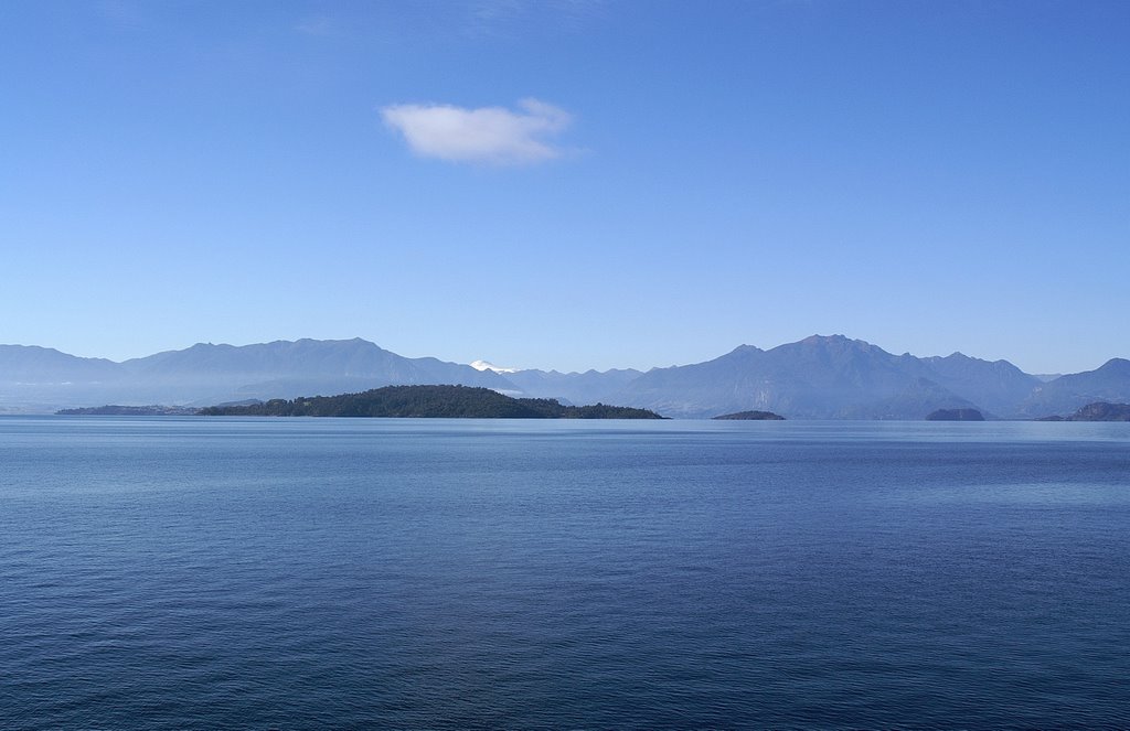 Vista de Lago Ranco by mushroomen