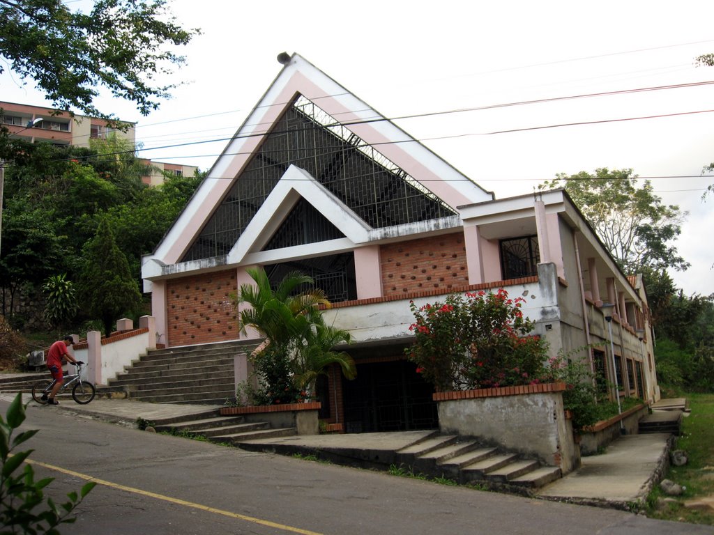 Templo Parroquial de Santiago Apóstol, sector de Molinos Bajos, Floridablanca, Santander - Colombia by Silvano Pabón Villamizar