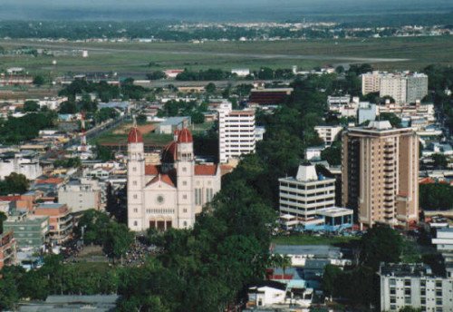 Vista Áerea de la Catedral y el Pulmón Vegetal, Av. Bolívar de Maturín by CarlosRFrancoM