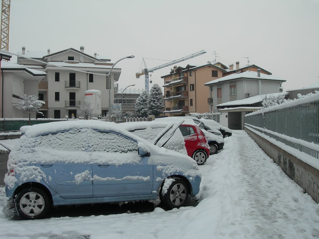 Auto in via Dante by Attapas