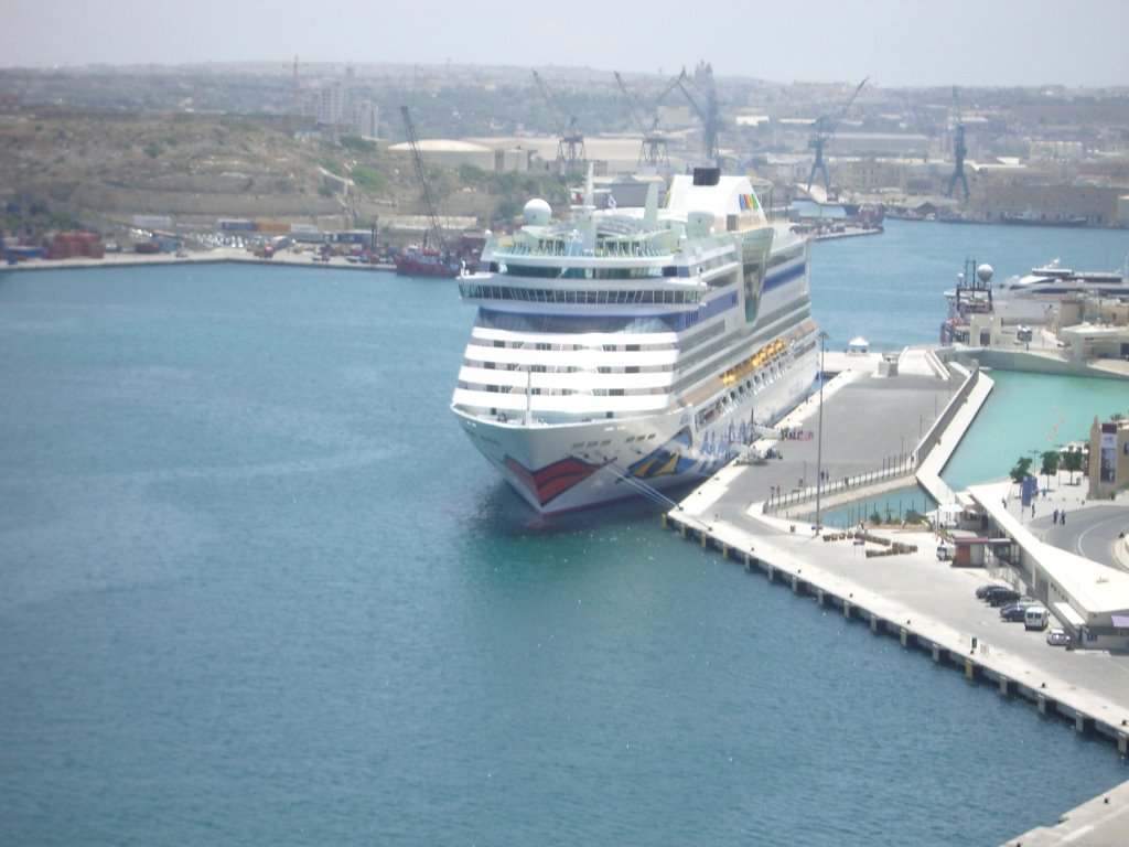 Valletta Waterfront, Floriana, Malta by marthomme